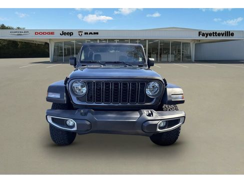 Used 2024 Jeep Gladiator Sport AWD/4WD image 8