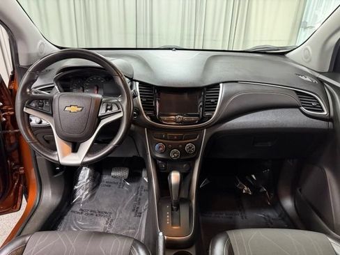 Used 2019 Chevrolet Trax LT w/ LT Convenience Package AWD/4WD image 12