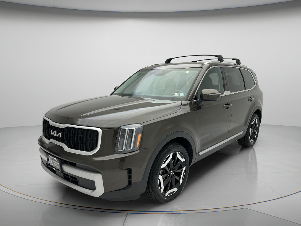 Used 2024 Kia Telluride EX w/ EX Captain's Chair Package AWD/4WD image 3