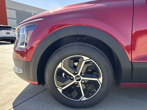 New 2025 Kia Niro EX image 19