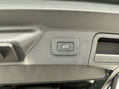 Used 2024 Land Rover Range Rover Velar Dynamic SE AWD/4WD image 8