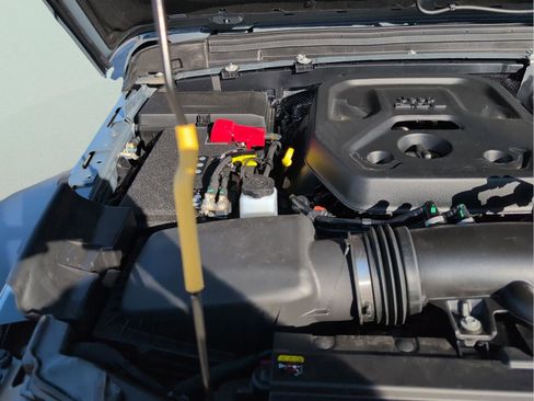 Certified 2025 Jeep Wrangler Sport image 38