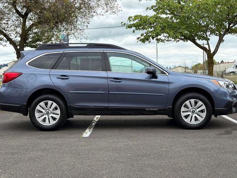 Used 2017 Subaru Outback 2.5i Premium AWD/4WD image 3