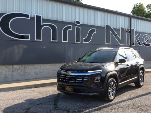 Used 2025 Chevrolet Equinox LT w/ Convenience Package II FWD image 1