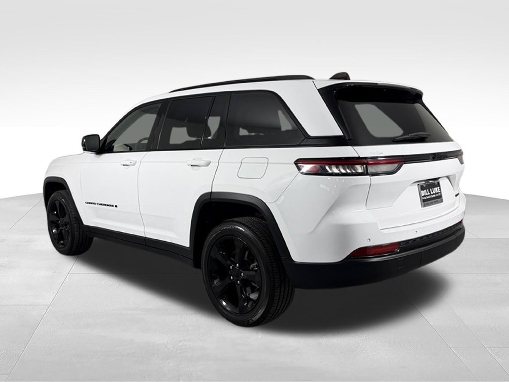 Used 2023 Jeep Grand Cherokee Limited w/ Black Appearance Package RWD image 10