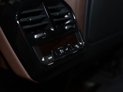 Used 2024 BMW iX xDrive50 w/ Premium Package image 33