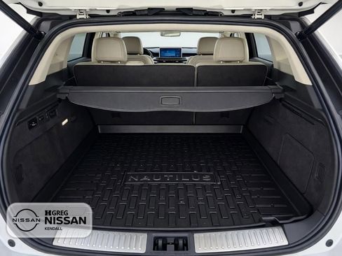 Used 2022 Lincoln Nautilus Reserve AWD/4WD image 11