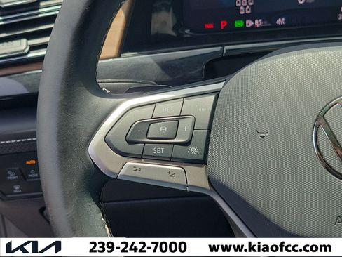 Used 2025 Volkswagen Atlas SE FWD image 25