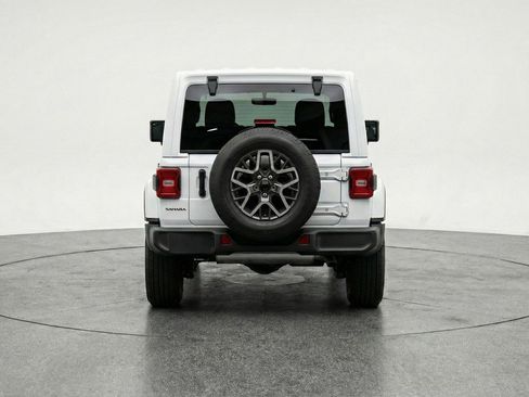 Used 2025 Jeep Wrangler Sahara image 7