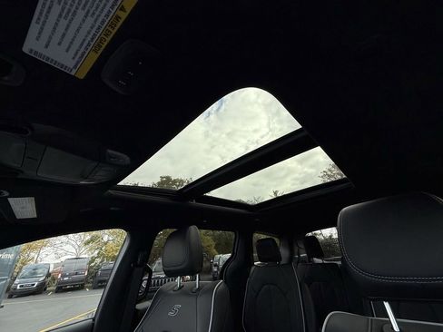 New 2026 Chrysler Pacifica Limited w/ S Appearance Package image 28