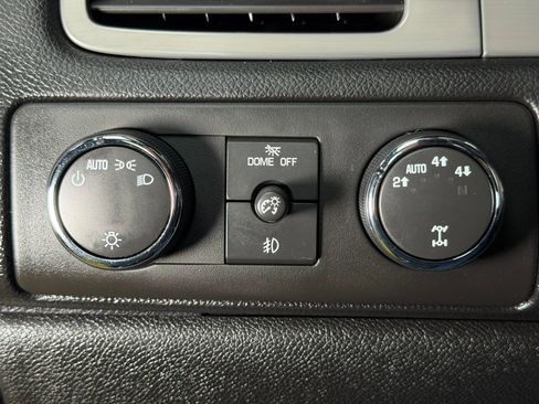 Used 2011 Chevrolet Avalanche LT w/ Suspension Package, Off-Road AWD/4WD image 28
