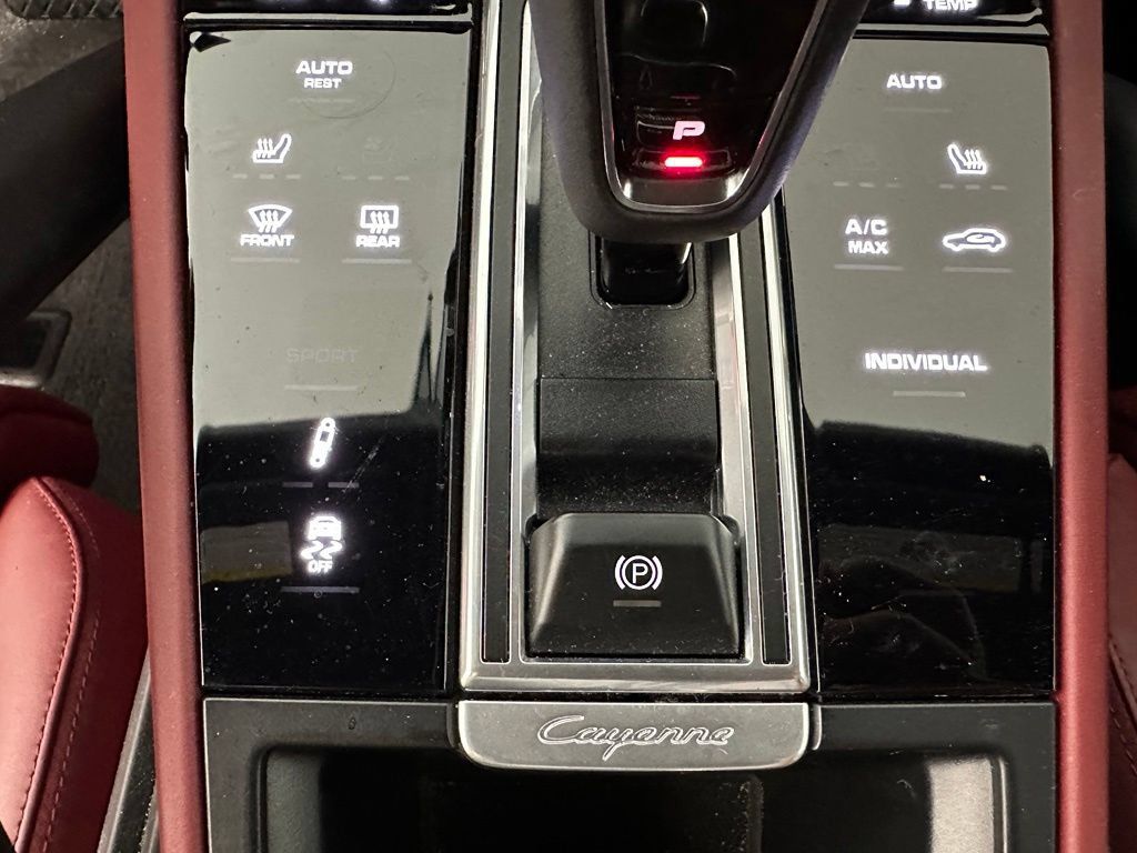 Certified 2023 Porsche Cayenne Coupe AWD/4WD image 30