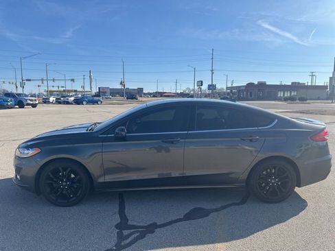 Used 2019 Ford Fusion SE w/ Equipment Group 151A image 3