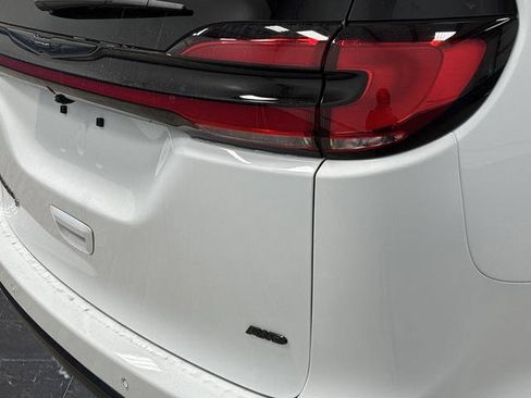 New 2026 Chrysler Pacifica Select image 33