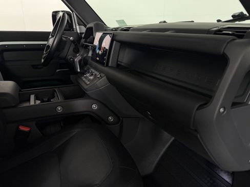Used 2024 Land Rover Defender 130 X-Dynamic SE image 32