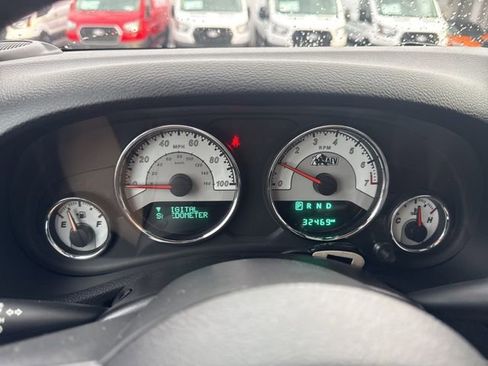 Used 2016 Jeep Wrangler Unlimited Rubicon w/ Connectivity Group AWD/4WD image 9