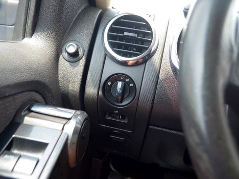 Used 2010 Ford Explorer XLT image 36