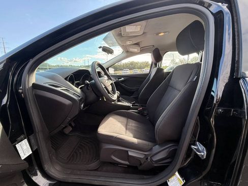 Used 2017 Ford Focus SE FWD image 8