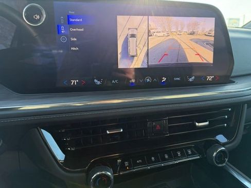 Used 2025 Chevrolet Suburban Z71 image 15