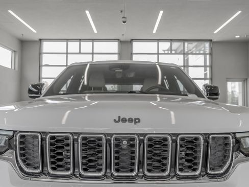 Used 2023 Jeep Grand Cherokee 4WD 4xe w/ Luxury Tech Group II image 23
