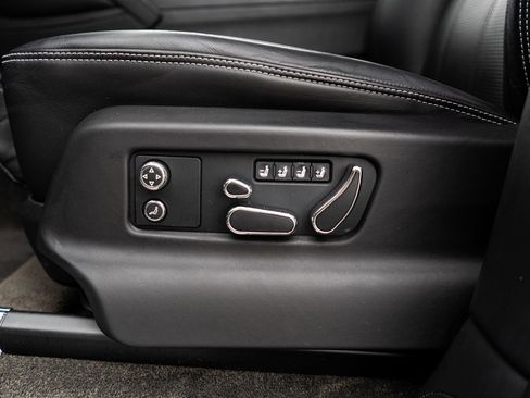 Certified 2023 Bentley Bentayga AWD/4WD image 26