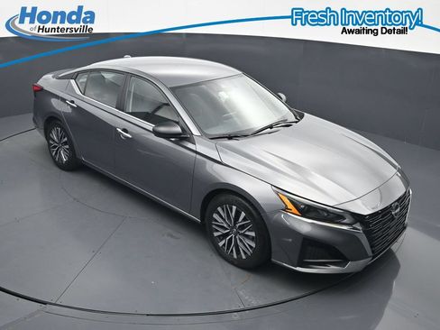 Used 2025 Nissan Altima 2.5 SV FWD image 16