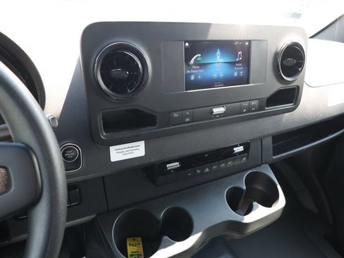 Used 2022 Mercedes-Benz Sprinter 2500 image 16