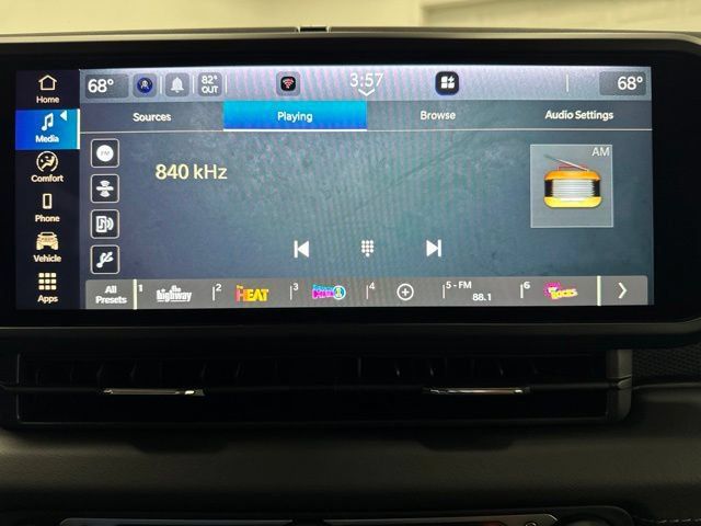 Used 2026 Jeep Gladiator Mojave AWD/4WD image 15