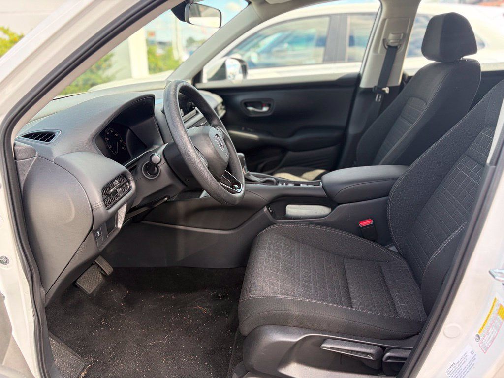 Used 2025 Honda HR-V LX image 18