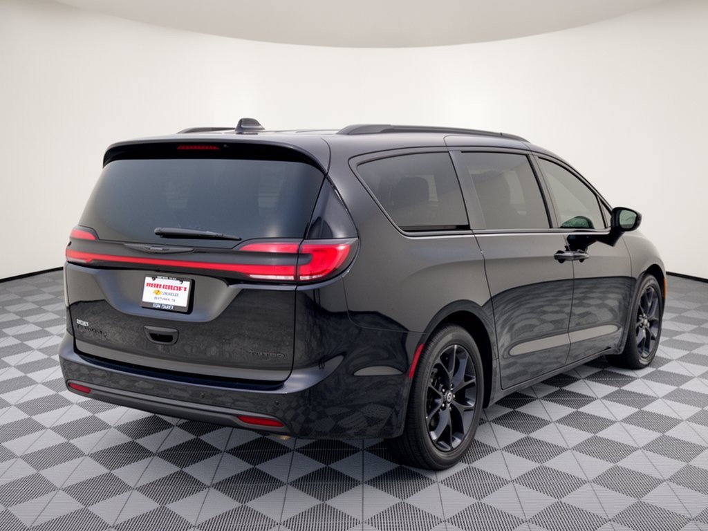 Used 2025 Chrysler Pacifica Limited FWD image 9