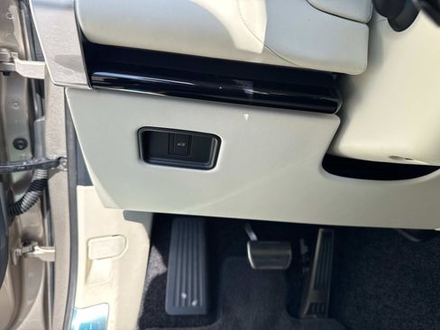 New 2026 Land Rover Range Rover Long Wheelbase SE image 33