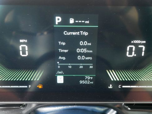 Used 2025 Kia Carnival EX FWD image 21