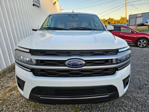Used 2023 Ford Expedition Max XLT image 2