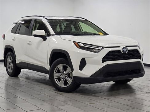 Used 2022 Toyota RAV4 XLE image 2