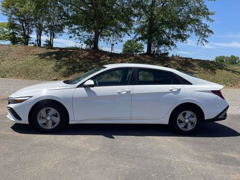 Certified 2026 Hyundai Elantra SE FWD image 6