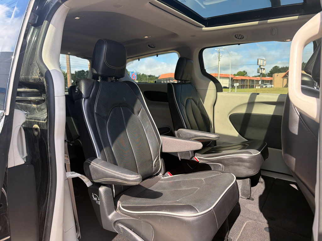 Used 2023 Chrysler Pacifica Limited FWD image 39