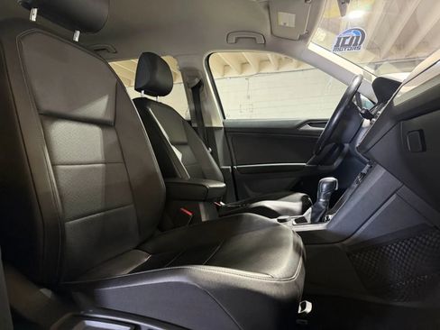 Used 2018 Volkswagen Tiguan SE AWD/4WD image 10