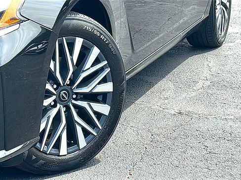 Used 2025 Nissan Altima 2.5 SV FWD image 3