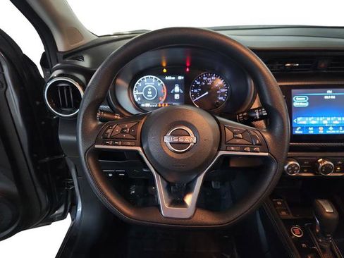 Used 2023 Nissan Kicks SV image 9