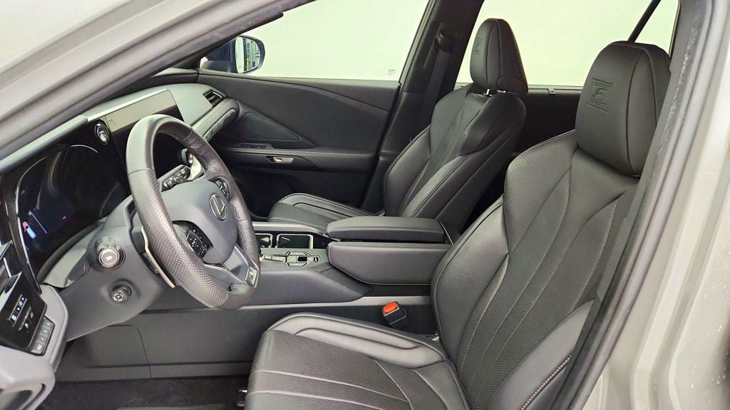 Used 2024 Lexus TX 500h AWD w/ Technology Package image 17