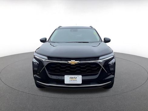 Used 2025 Chevrolet Trax LT w/ LT Convenience Package image 4