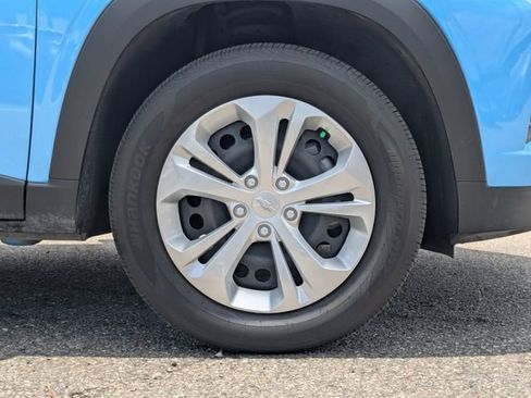 Used 2025 Chevrolet Trax LS w/ Driver Confidence Package FWD image 11