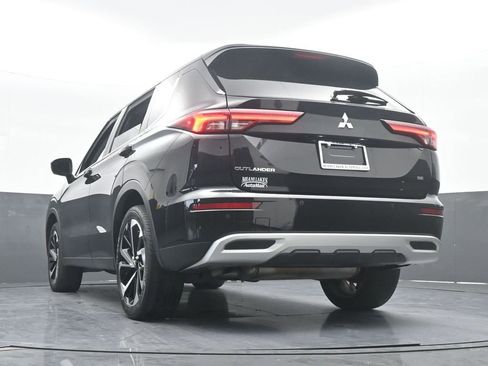 Used 2022 Mitsubishi Outlander SE image 65