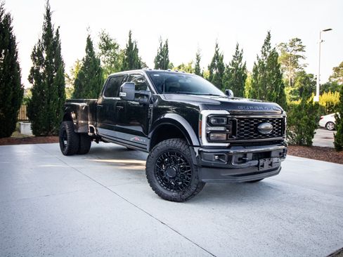 Used 2025 Ford F450 Platinum w/ Snow Plow Prep Package AWD/4WD image 2