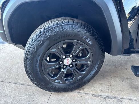 Certified 2023 GMC Canyon Elevation image 25