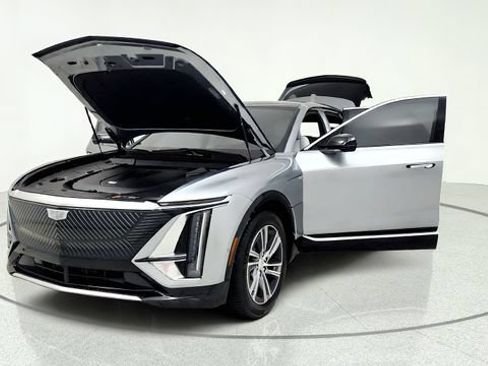 Used 2024 Cadillac Lyriq Luxury AWD/4WD image 13