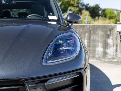 Certified 2026 Porsche Macan AWD/4WD image 18
