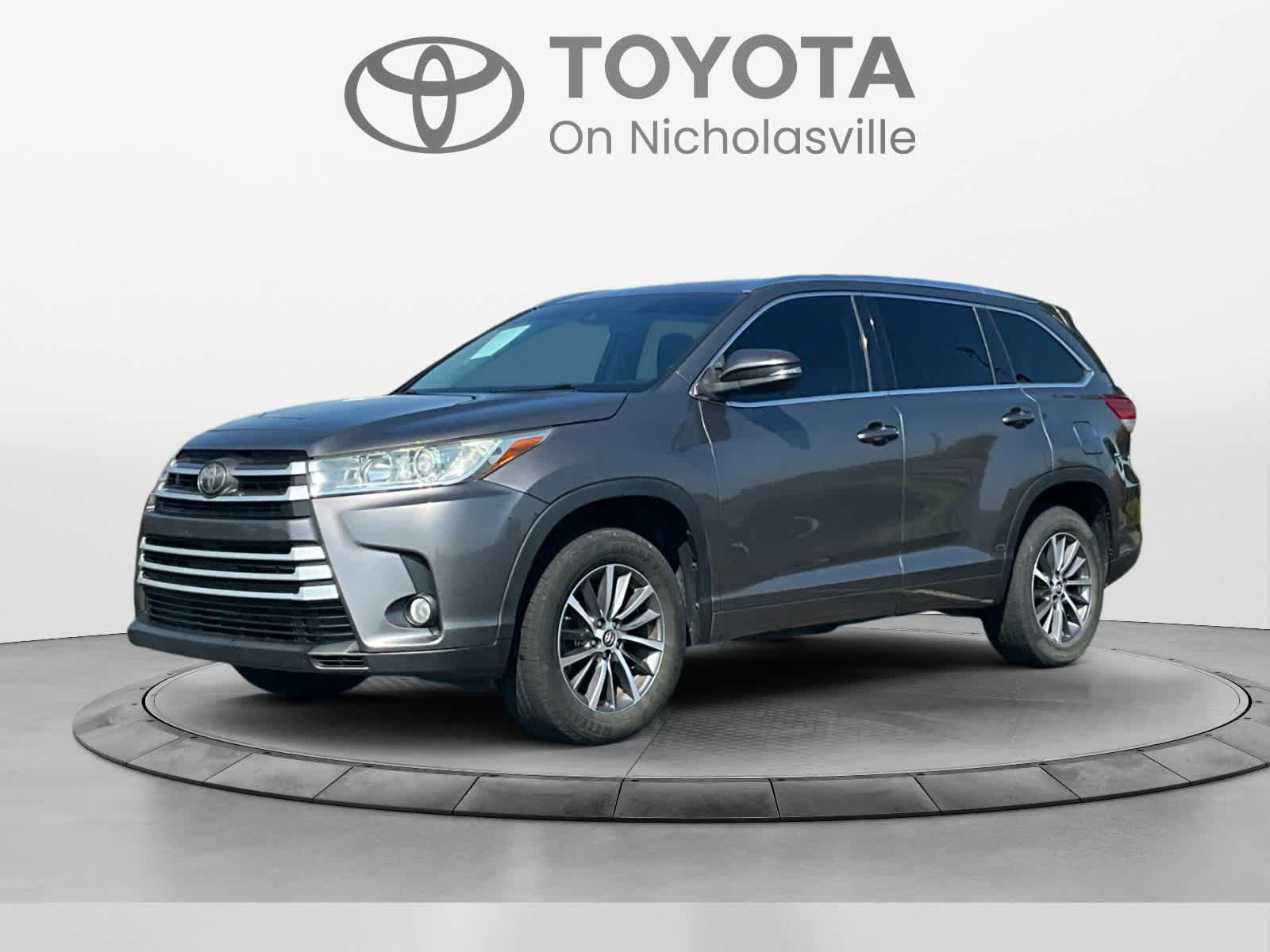 Used 2018 Toyota Highlander XLE FWD image 1
