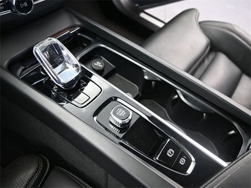 Used 2023 Volvo XC60 B5 Ultimate image 20