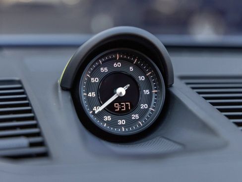 Certified 2025 Porsche 911 Carrera GTS RWD image 41